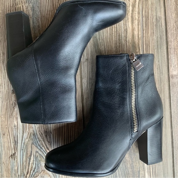 Michael Kors Shoes - Michael Kors Margaret Womens Black Leather Ankle Booties / Size 7.5